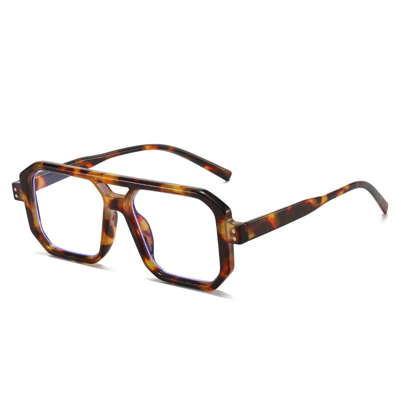 Dame moteriktig solbrille i moderne åttekantet design Skanto