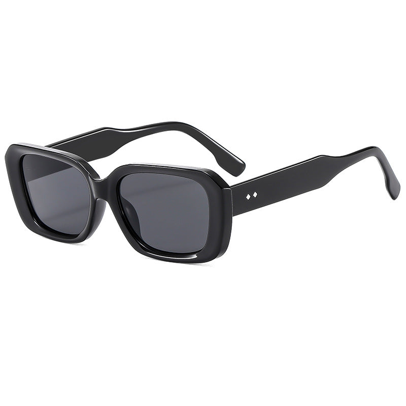 Dame stor firkantet solbrille med robust ramme og UV-beskyttelse Skanto