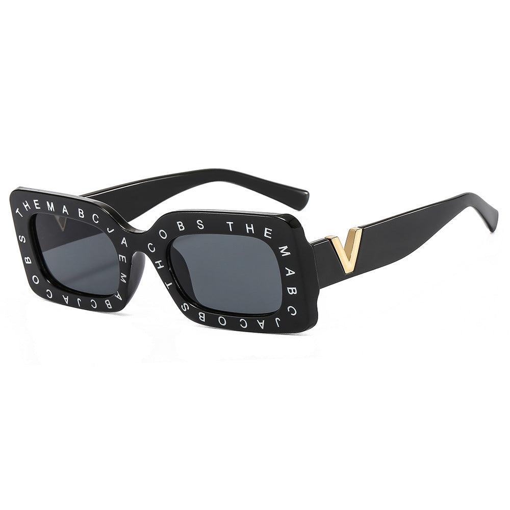 Dame Stilig oversized solbrille med unikt ramme Skanto