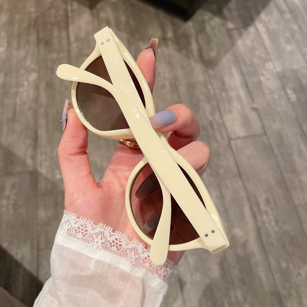 Dame stilige solbriller i trendy retro-design Skanto
