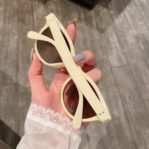 Dame stilige solbriller i trendy retro-design Skanto