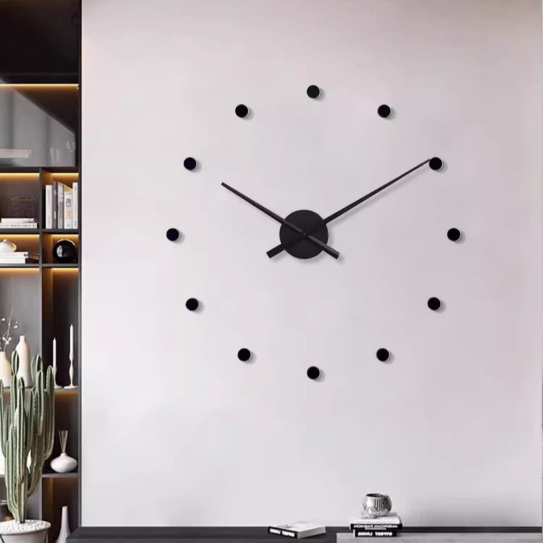 Skanto | Minimalistisk Svart Moderne Veggklokke 40cm