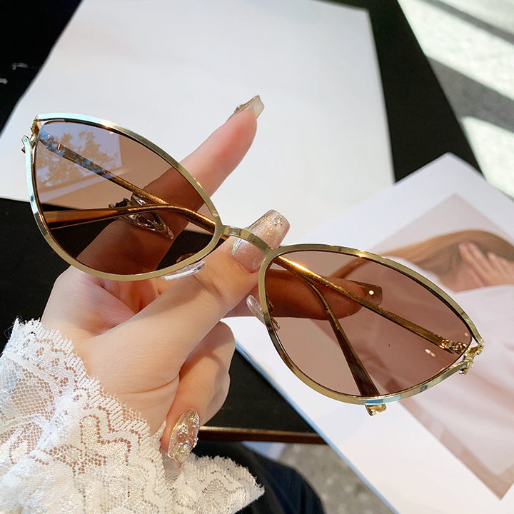 Dame Cat-Eye solbriller med elegant metallramme og UV-beskyttelse Skanto
