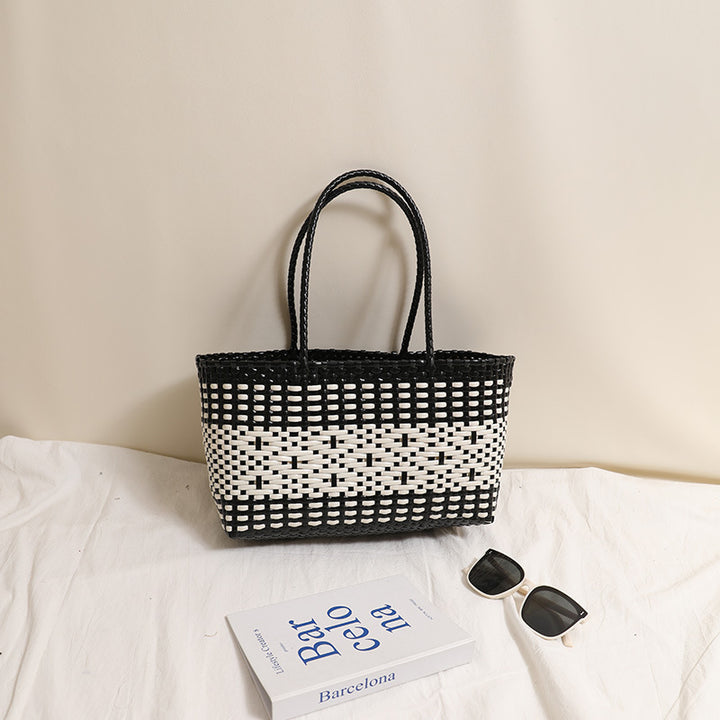 Braided tote bag with modern accents Skanto