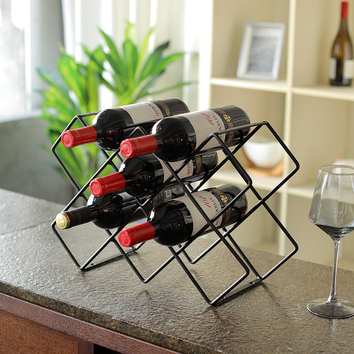 Unisex vinrack laget av svart metall Skanto