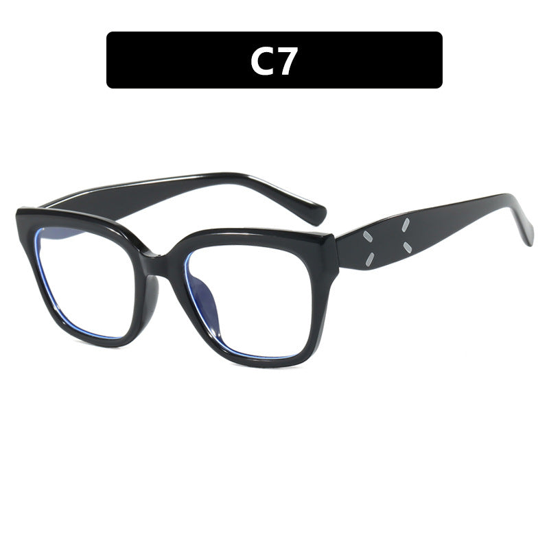 Women's Fashionable Square Sunglasses with UV Protection and Elegant Plastic Frame Skanto