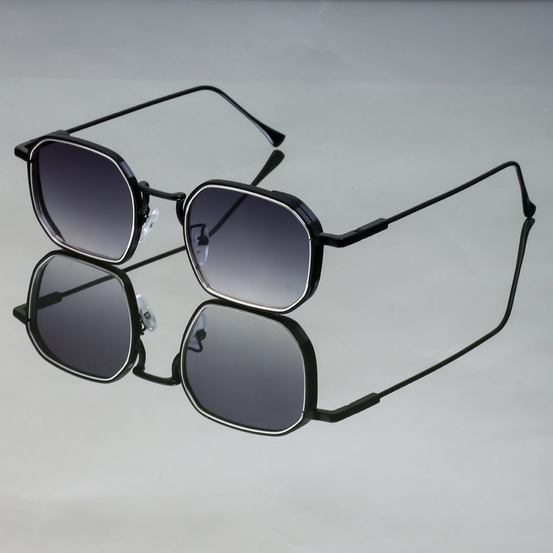 Dame moteriktig solbrille med stilfull, firkantet ramme og UV-beskyttelse Skanto
