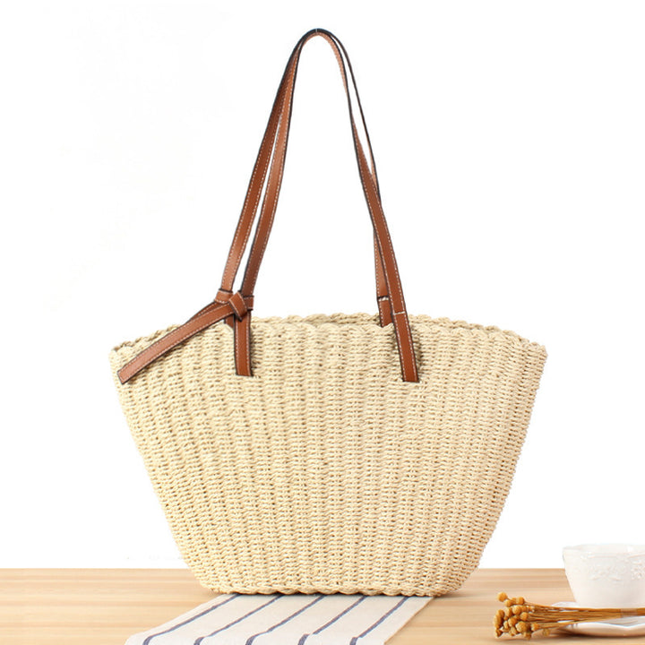 Beach bag made of hand-woven natural material with sturdy leather straps Skanto