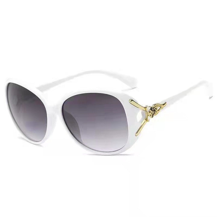 Dame elegante oversized solbrille med gyldne aksenter Skanto