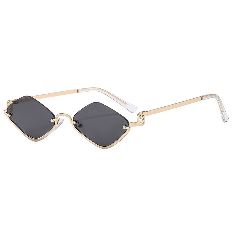 Dame trendy kvadratisk solbrille med filigran metallramme Skanto