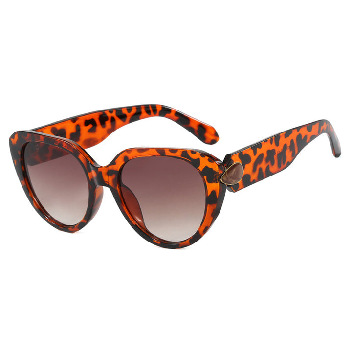 Women's Cat-Eye Sunglasses with Eye-Catching Design and Protective UV Filter Skanto