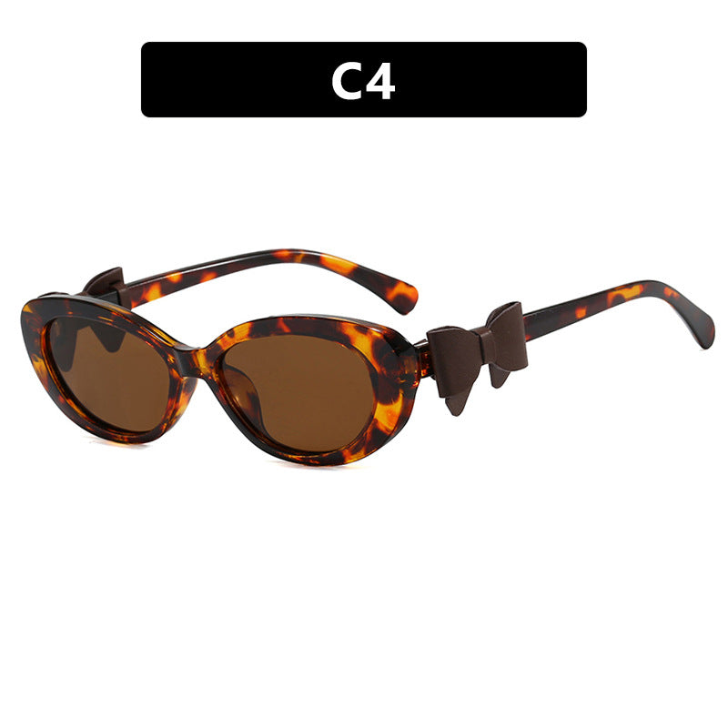 Dame moteriktig solbrille med lekent sløyfedesign Skanto
