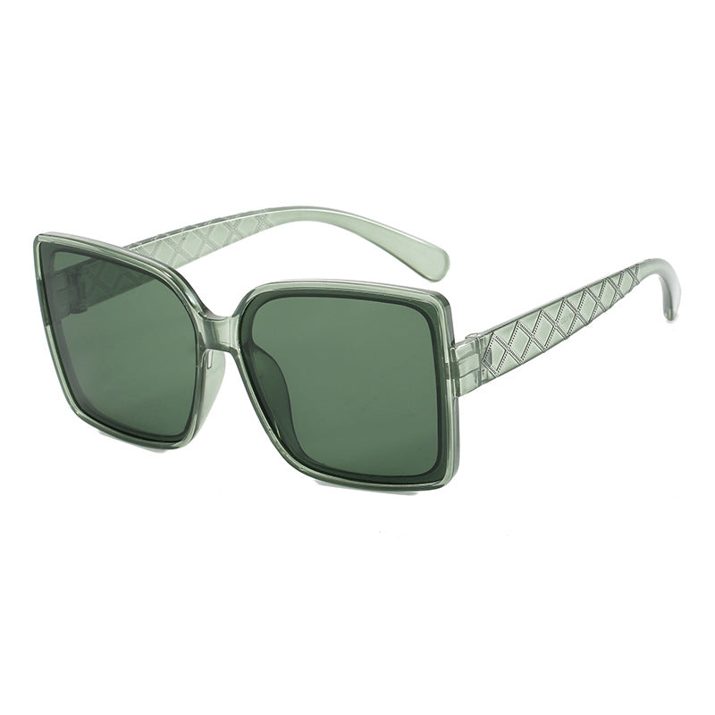 Dame moteriktig kvadratisk solbrille med elegant ramme Skanto