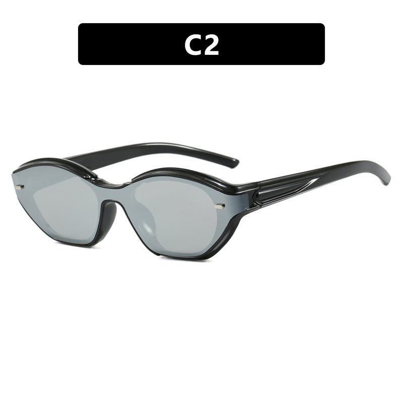Dame moter Solbrille med moderne design og beskyttende UV-filter Skanto