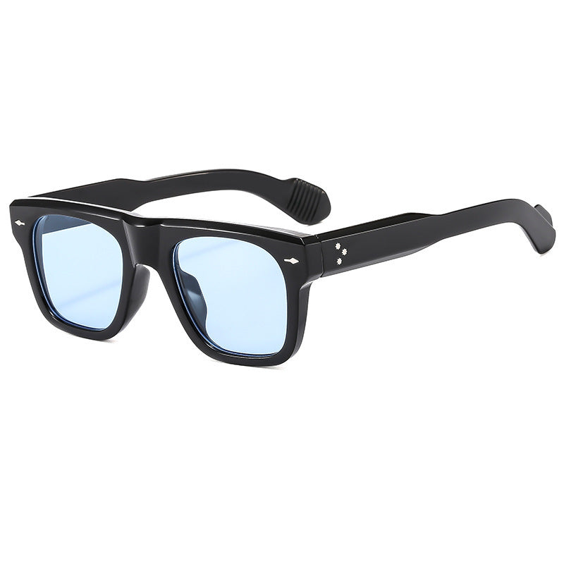 Dame solbrille i urbant stil med gule glass Skanto