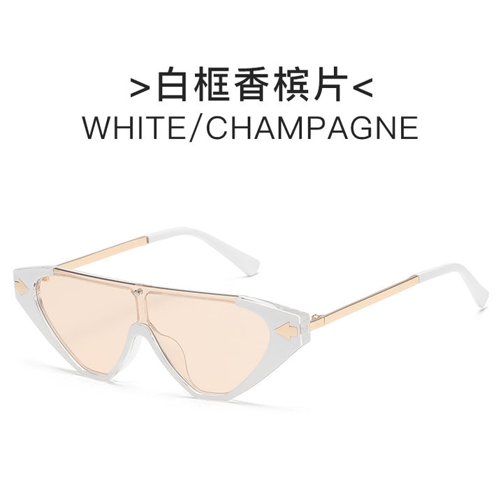 Dame futuristisk solbrille med markant design Skanto