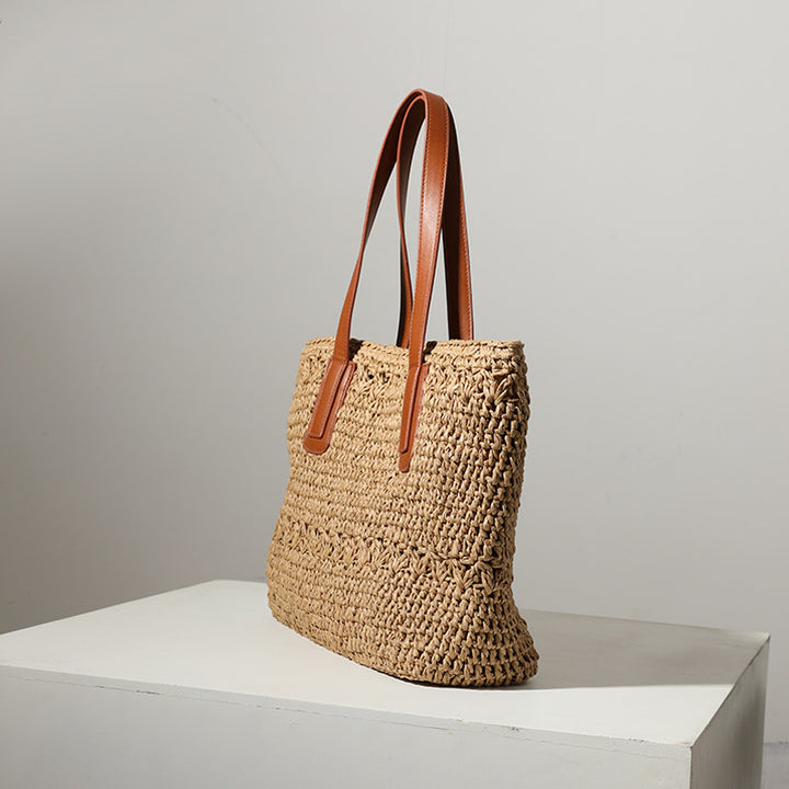 Braided straw basket with sturdy leather handles Skanto