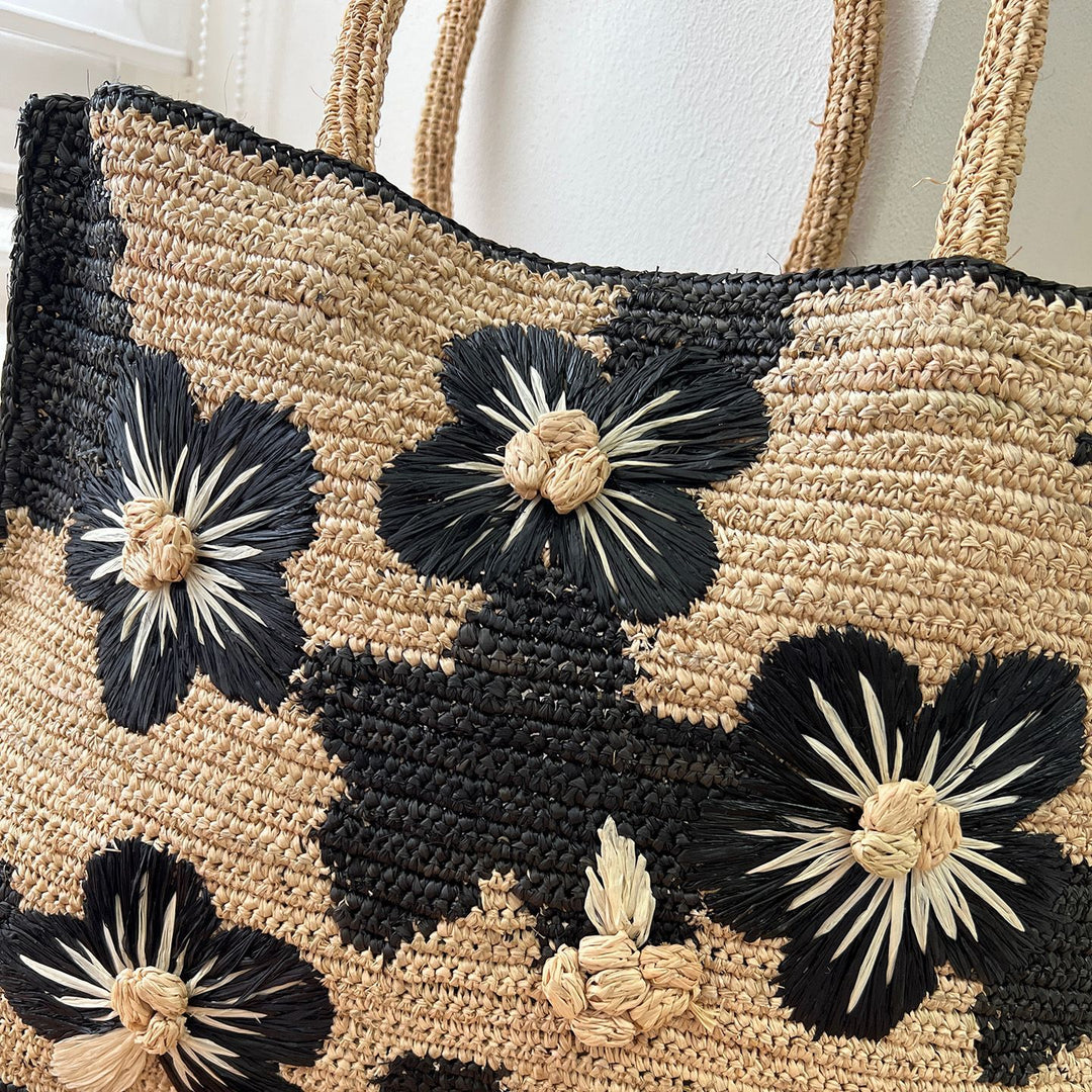 Håndlaget strandveske med blomsterdesign Skanto