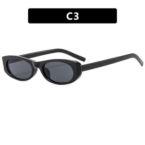 Dame moteriktig solbrille i elegant oval ramme Skanto