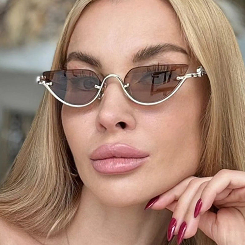 Women's Cat-Eye Sunglasses with Gold Metal Frame and UV Protection Skanto