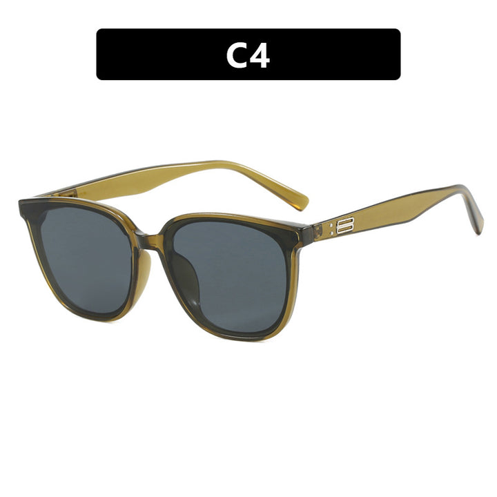 Women's sunglasses in modern chic style Skanto