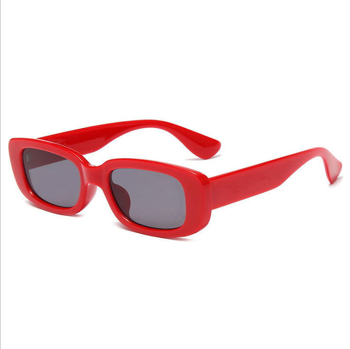 Dame moteriktig solbrille med trendy havskjell-design Skanto