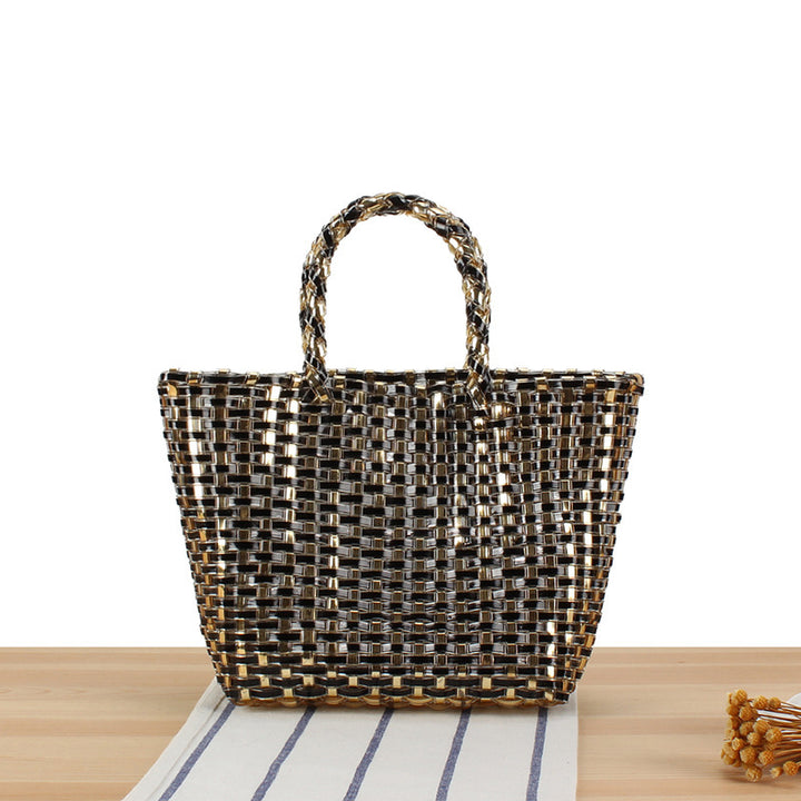 Handbag made of woven natural material with elegant accents Skanto