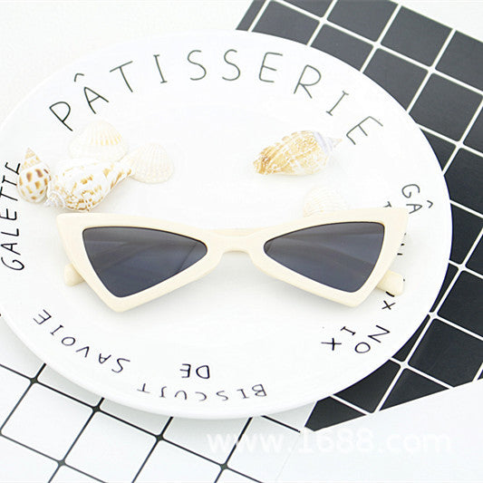 Dame modische Cat-Eye solbriller med elegant design Skanto