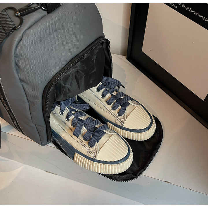 Sports bag with reinforced zipper and side pocket Skanto