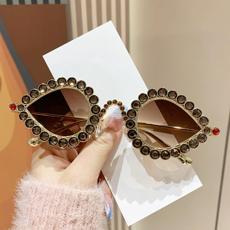 Dame Glamourøse solbriller med glitrende strass-detaljer Skanto