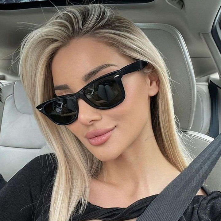 Dame klassisk solbrille med tidløst design Skanto