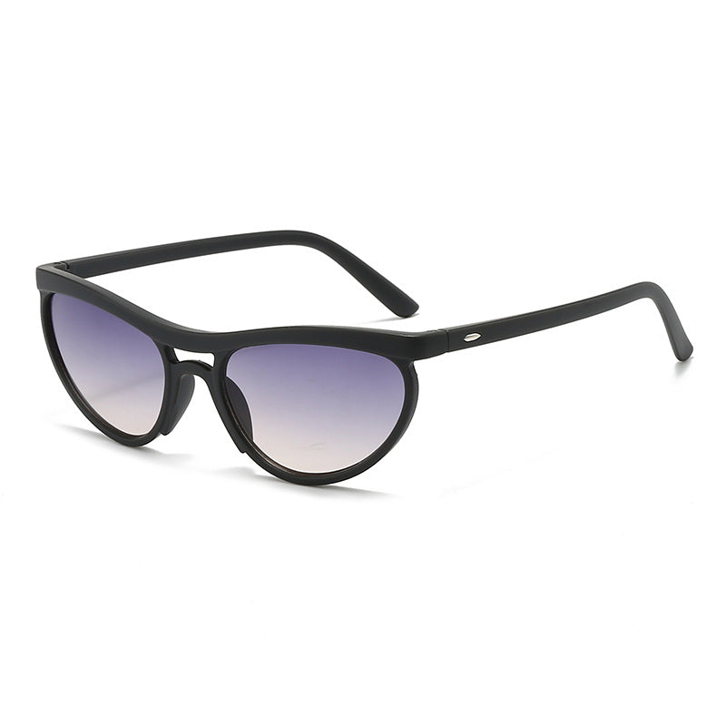Dame moteriktig solbrille i moderne design Skanto