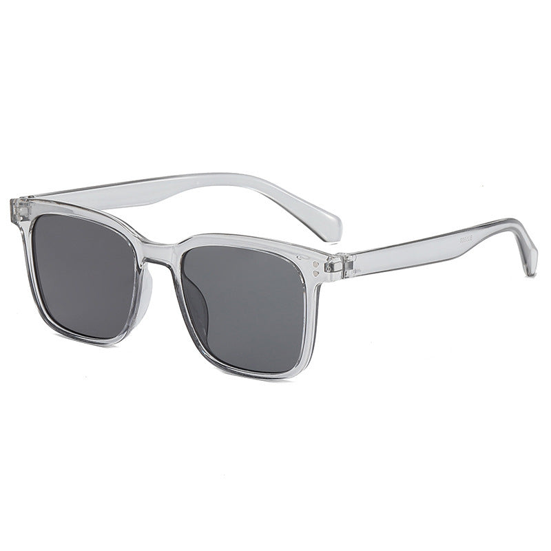 Dame moteriktig solbrille i moderne firkantet design Skanto