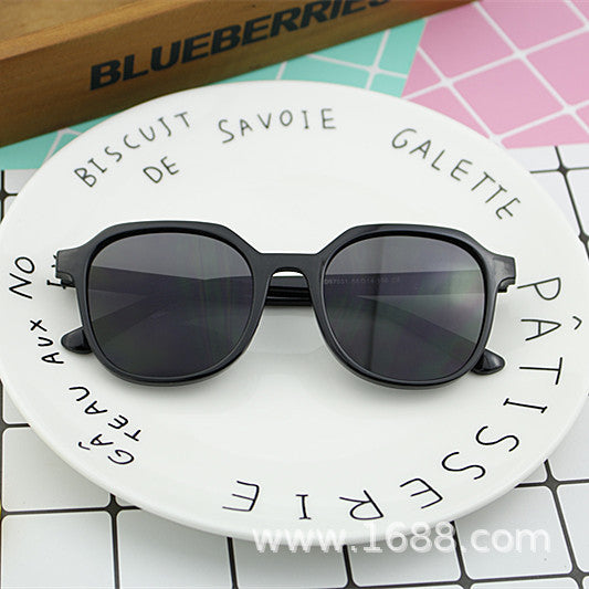 Dame geometrisk solbrille med transparent rammestruktur Skanto