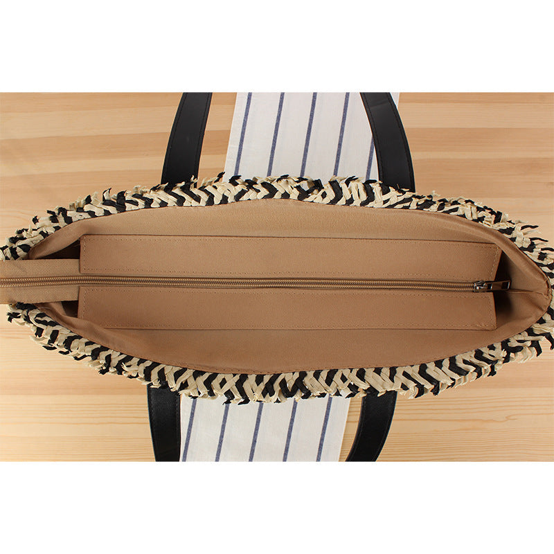 Stylish leisure handbag made of braided natural material Skanto