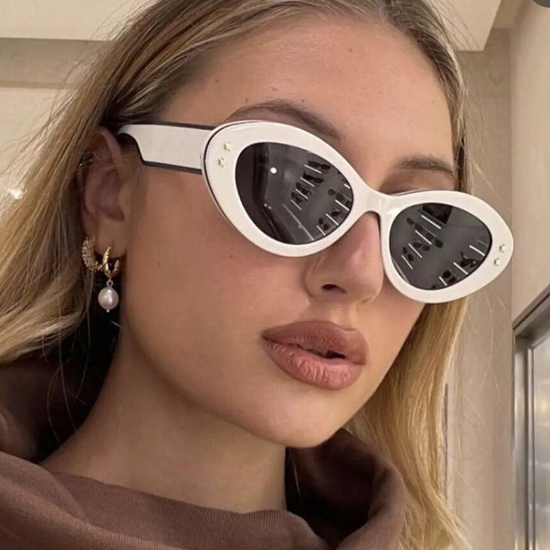 Women's Cat-Eye Sunglasses with Luxurious Plastic Frame and Decorative Accents Skanto