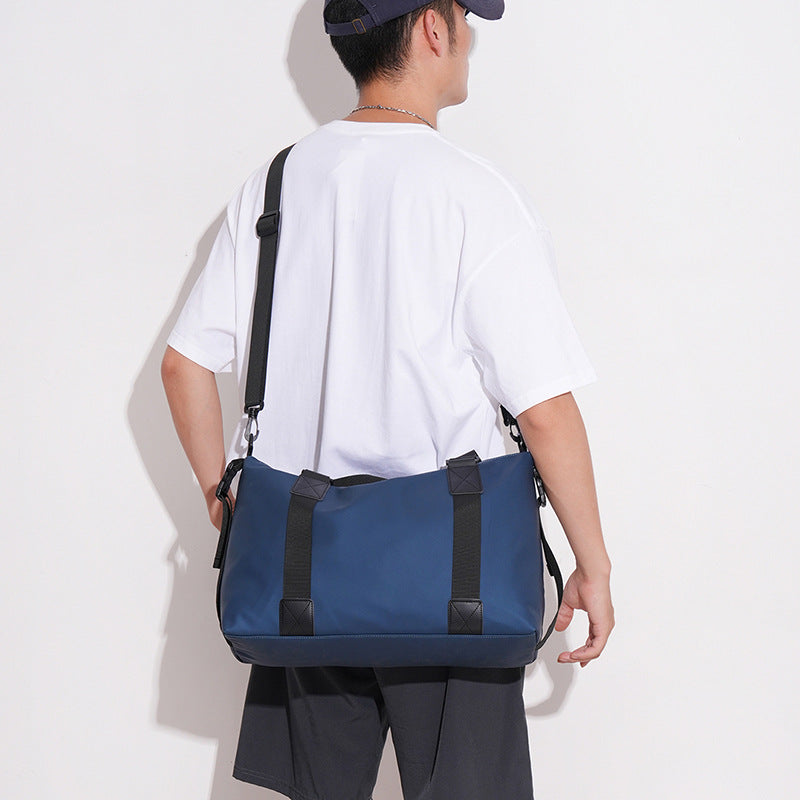 Multifunksjonell sport-duffelbag med vannavvisende materiale og robuste bærehåndtak Skanto