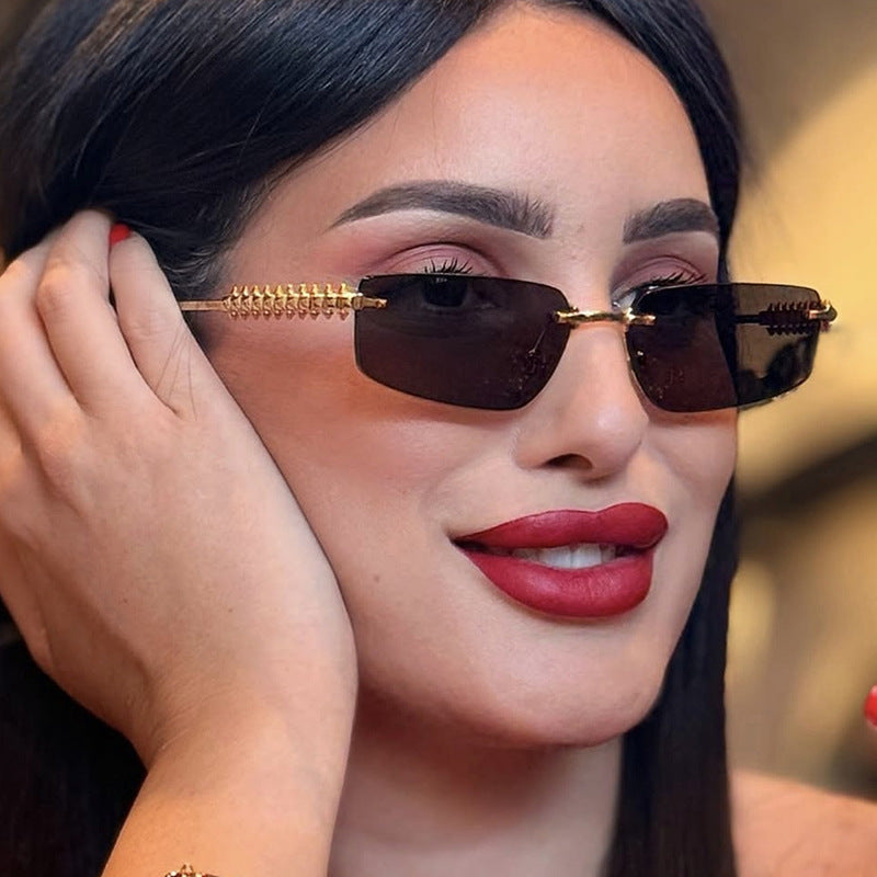 Women's square sunglasses with filigree frame and luxurious details Skanto