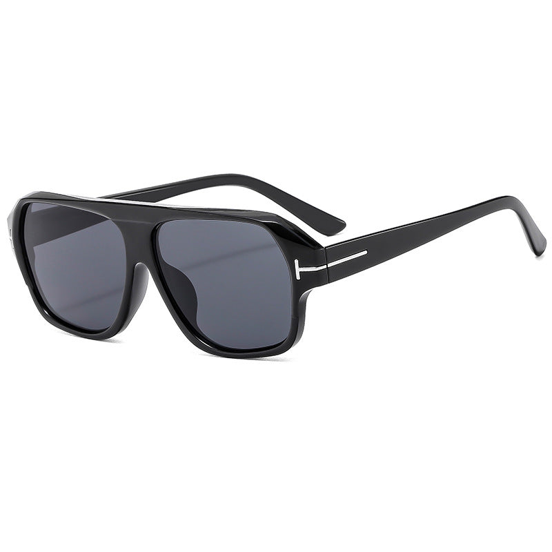 Dame modische solbrille med markant geometri og brune glass Skanto