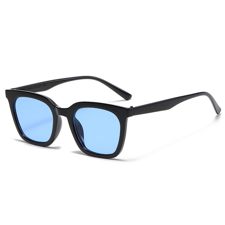 Dame moteriktig solbrille med kraftig dyremotiv Skanto