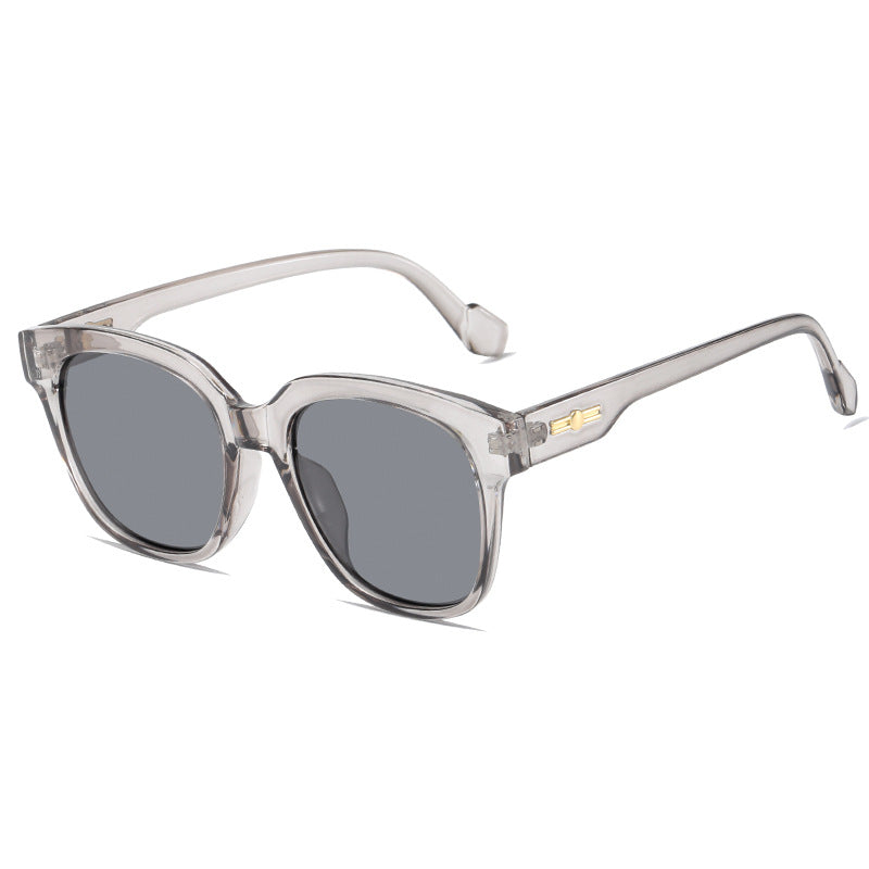 Damer klassisk solbrille med moderne oversized ramme Skanto