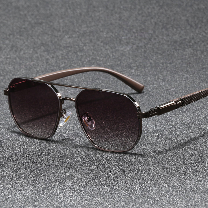 Dame moteriktig solbrille med stilige aksenter Skanto