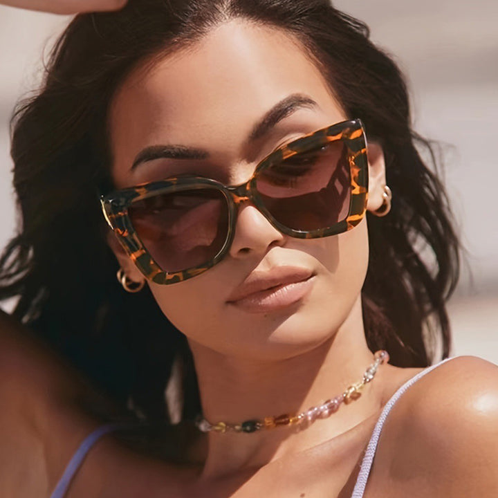 Women's trendy cat-eye sunglasses with refined pattern Skanto