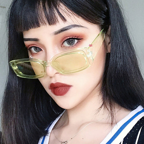 Dame mote solbrille i futuristisk transparentdesign Skanto