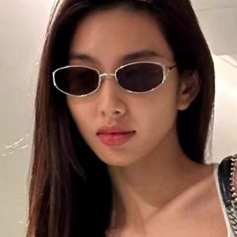 Women's fashionable sunglasses in elegant oval design with high-quality metal frame Skanto
