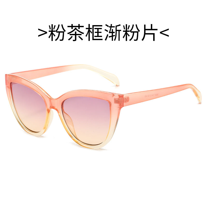 Dame Cat-Eye solbriller med transparent ramme og UV-beskyttelse Skanto