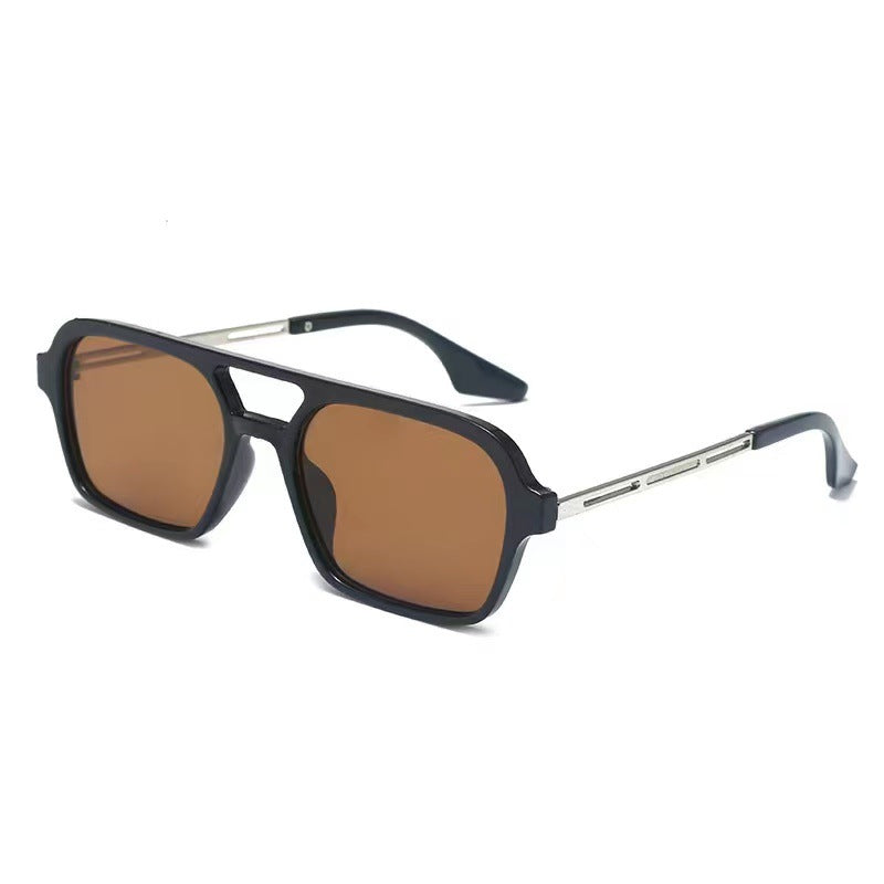 Dame designer solbriller med elegant transparent ramme og gule glass Skanto