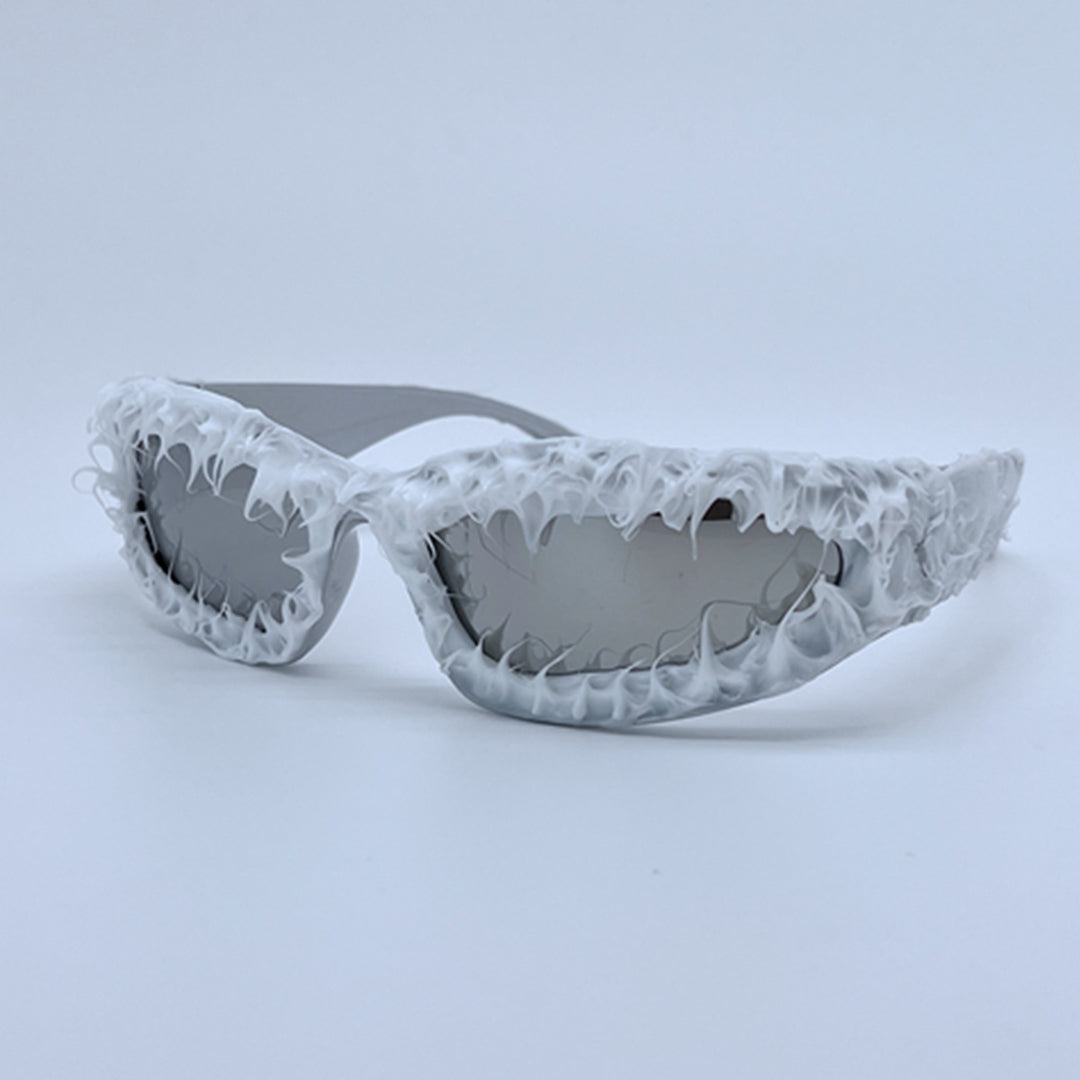 Dame futuristisk solbrille i avantgarde design Skanto