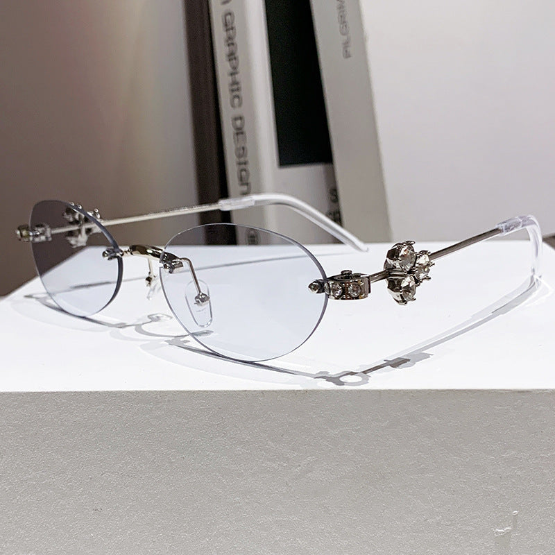 Dame elegant solbrille med geometrisk ramme Skanto