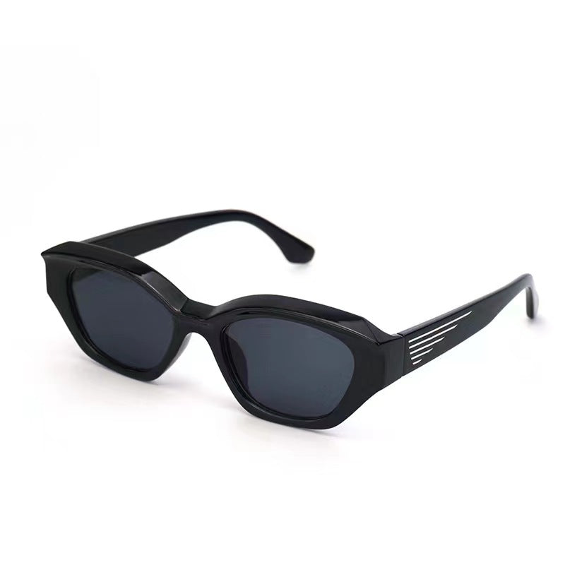Dame Designer-solbrille med markant polygonal ramme og UV-beskyttelse Skanto